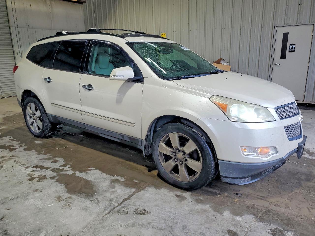 2011 Chevrolet Traverse VIN 1GNKVLED3BJ204867 photo 4