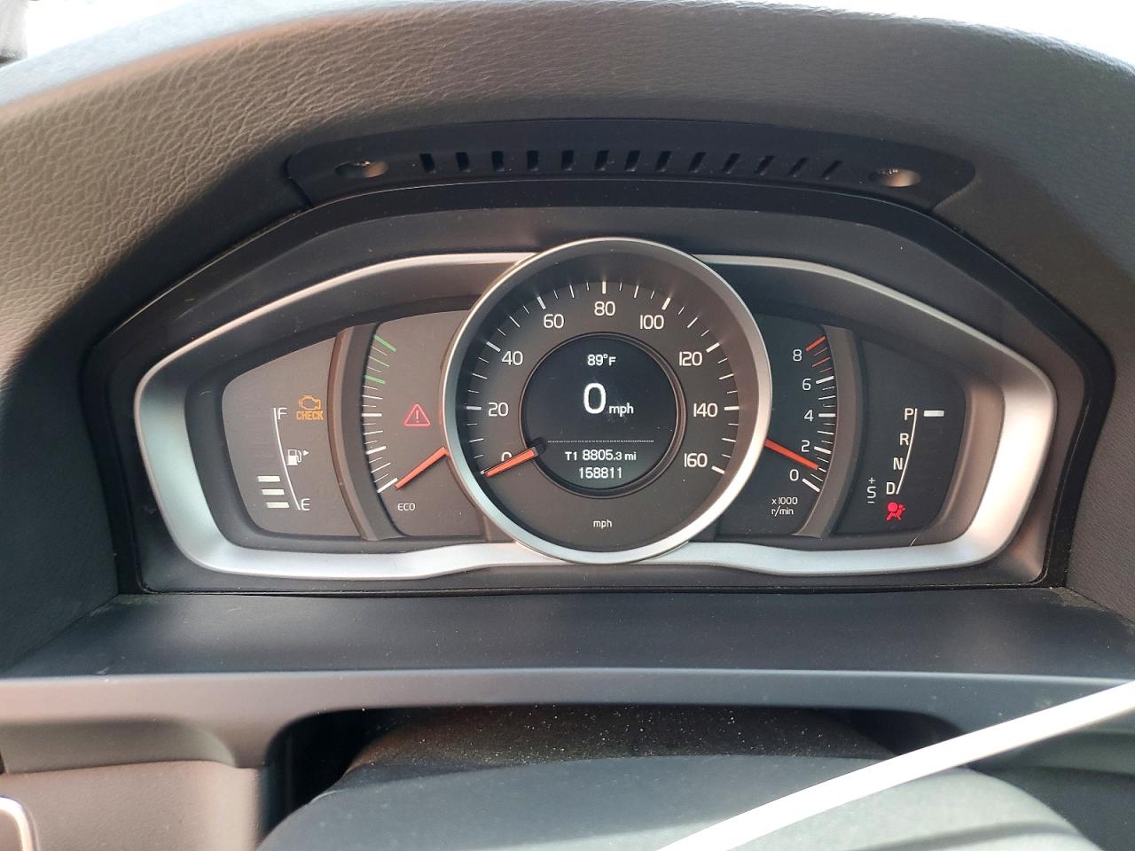 2017 Volvo V60 VIN YV140MEJ3H1345422 photo 9