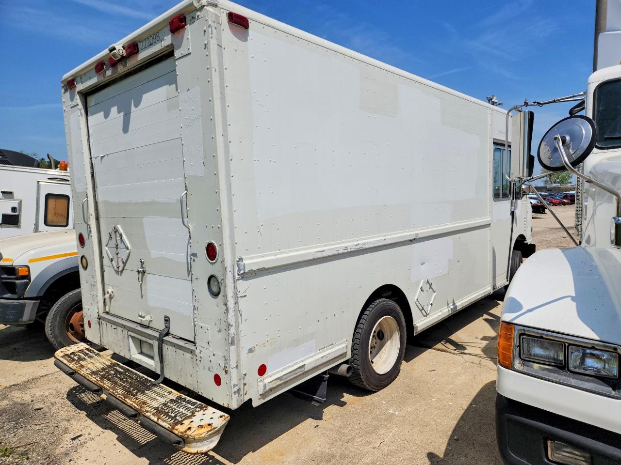1998 FREIGHTLINER All other VIN 4UZA4FF41WC897922 photo 3