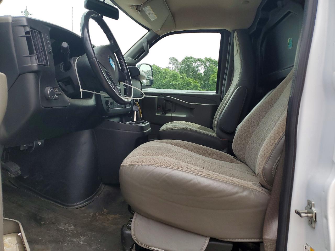 2023 Chevrolet Express VIN 1GCWGAFP9P1253127 photo 7