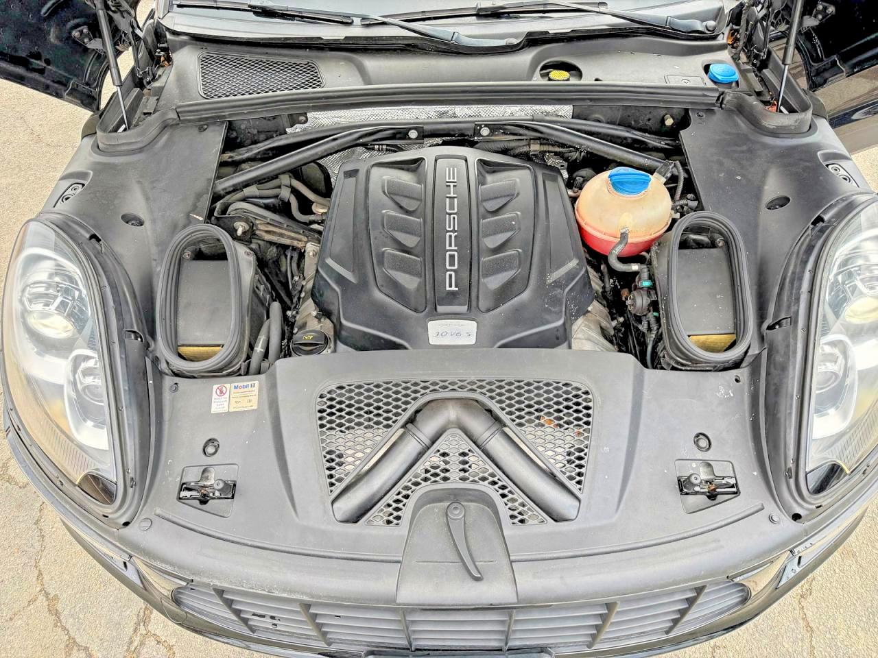 2017 Macan VIN WP1AB2A54HLB16167 photo 7