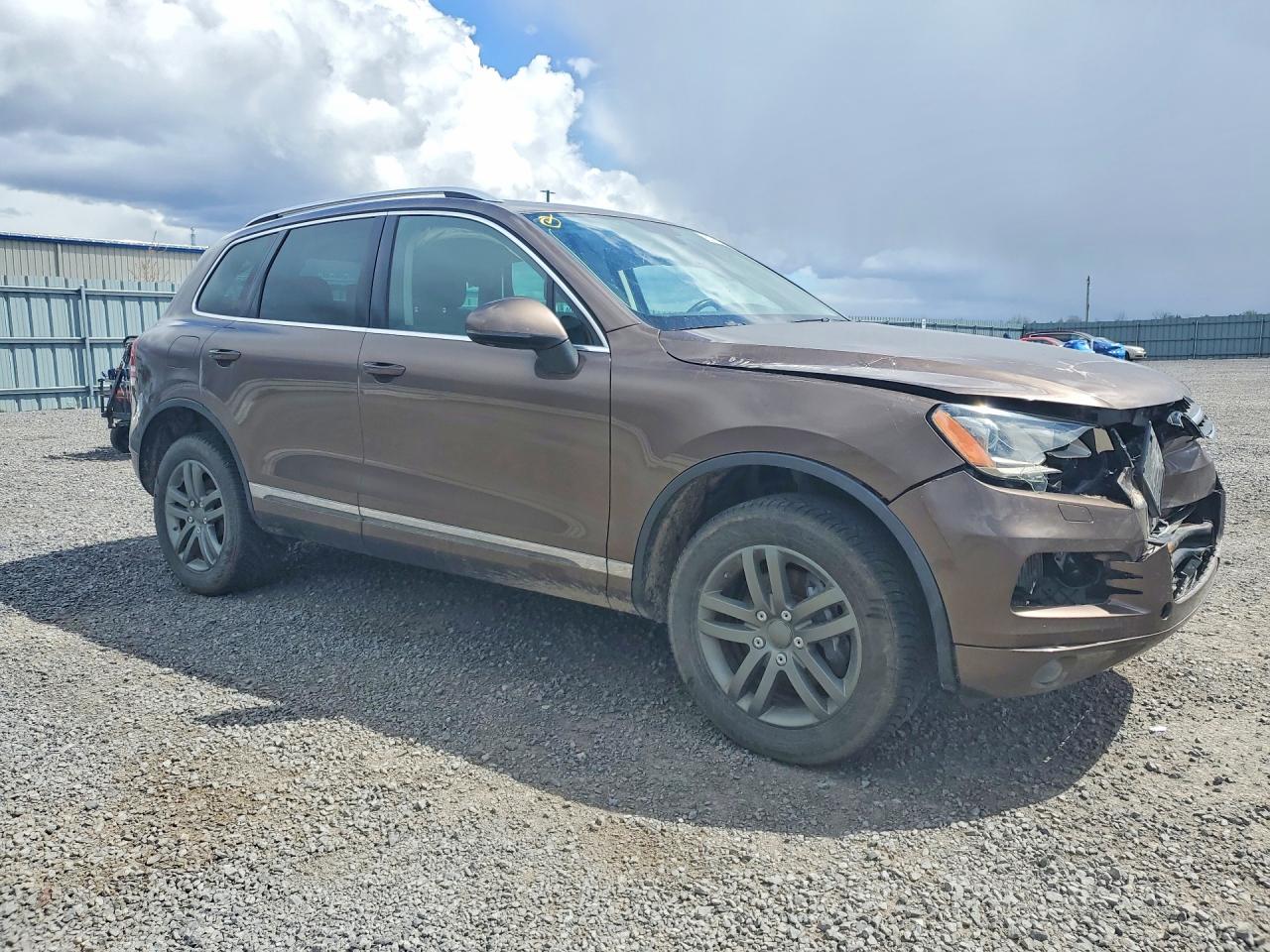 2014 Volkswagen Touareg VIN WVGEP9BP4ED011014 photo 4