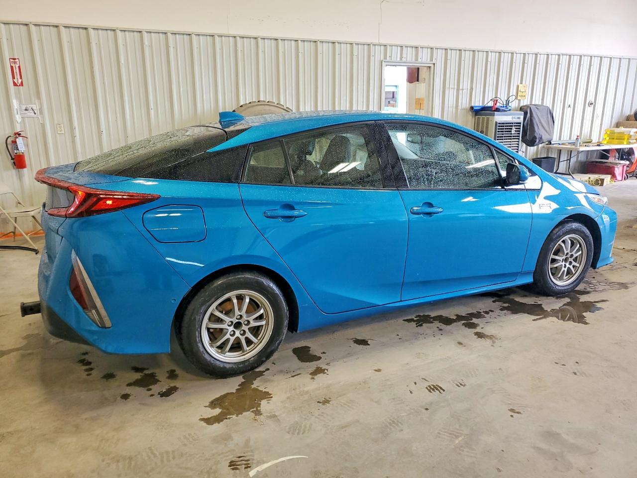 2018 Toyota Prius VIN JTDKARFP7J3074076 photo 3