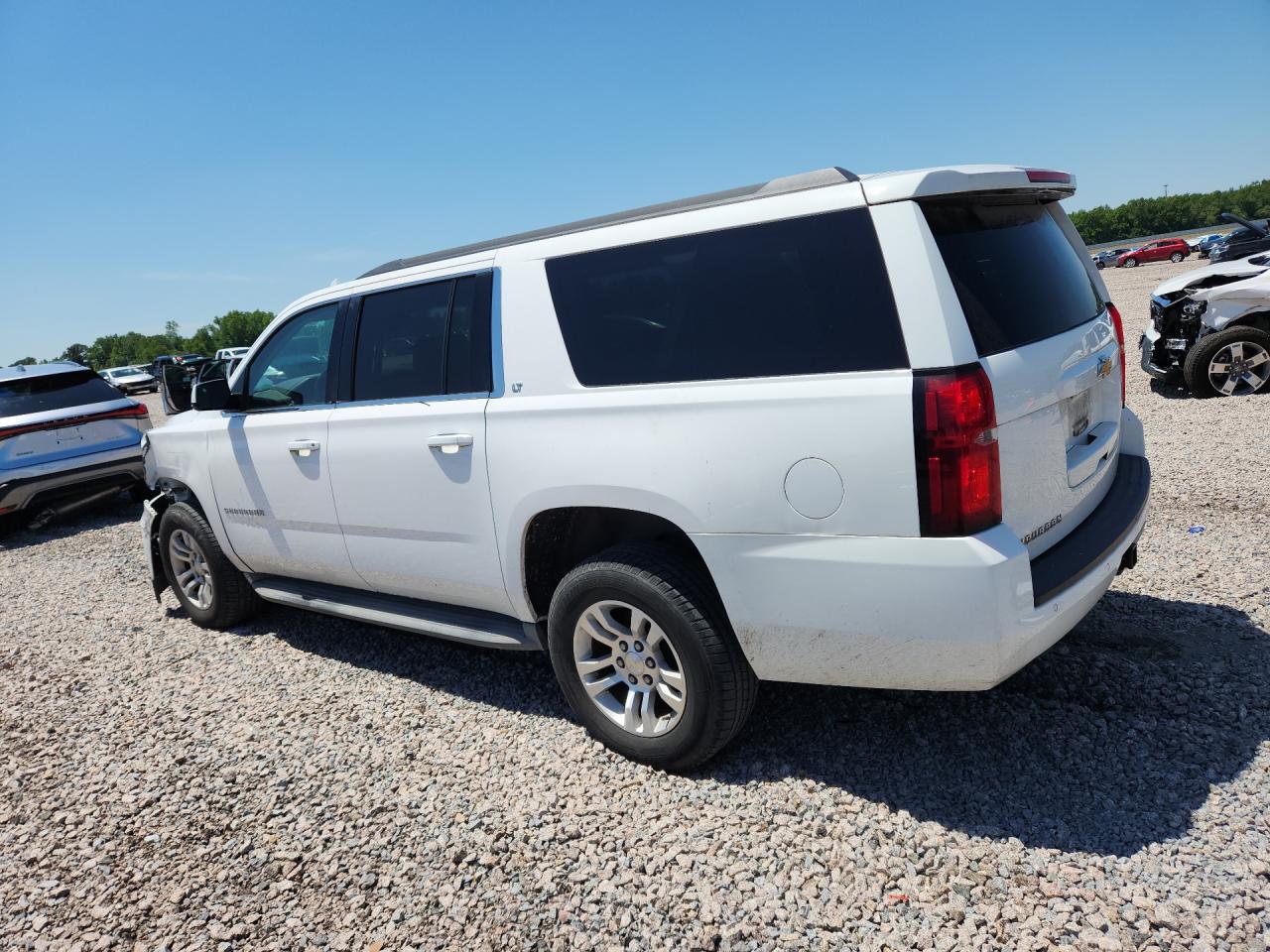 2015 Chevrolet Suburban VIN 1GNSCJKC8FR542679 photo 2