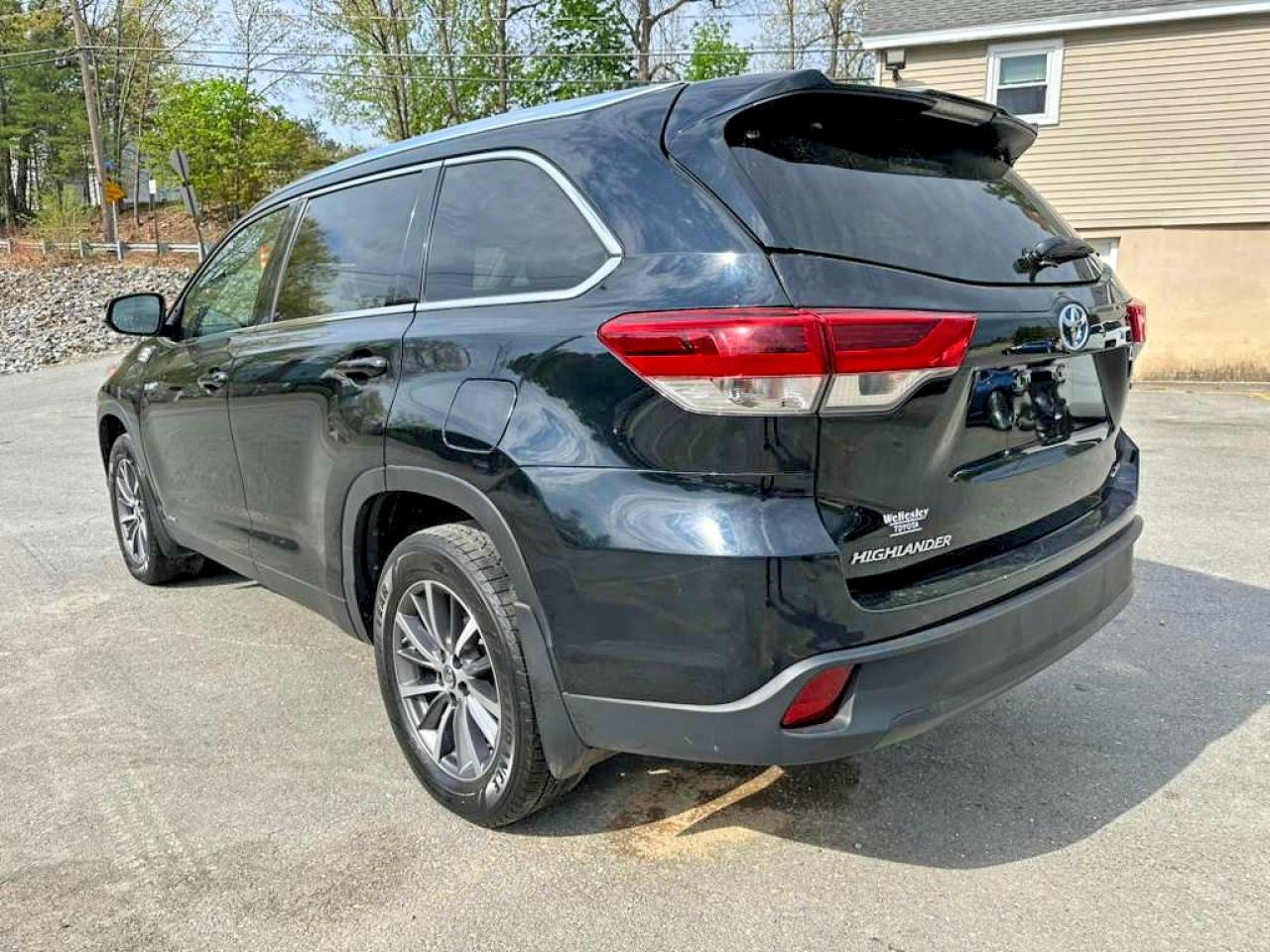 2019 TOYOTA Highlander VIN 5TDJGRFH9KS062515 photo 2