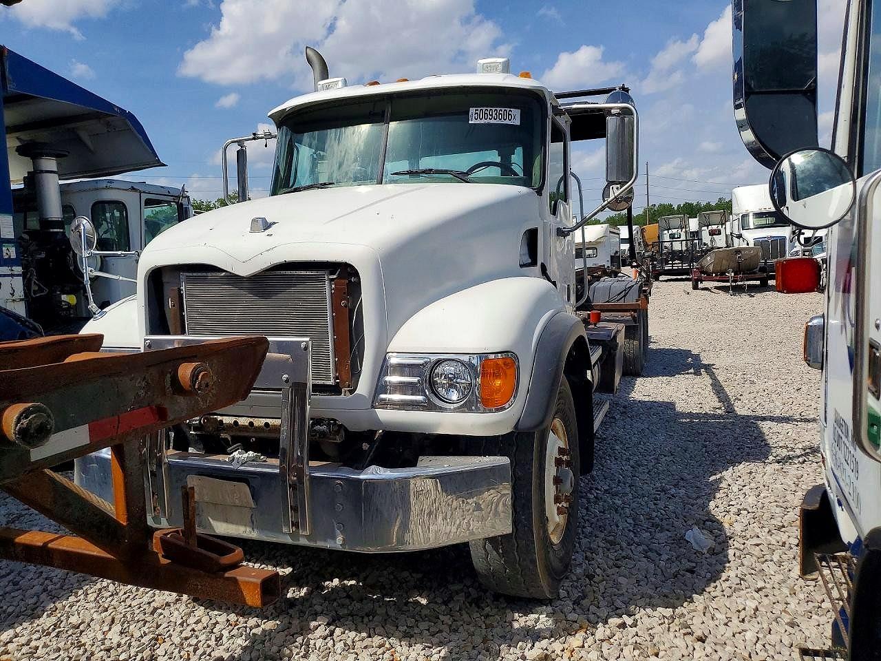 2005 MACK All other VIN 1M2AG11C75M033314 photo 1
