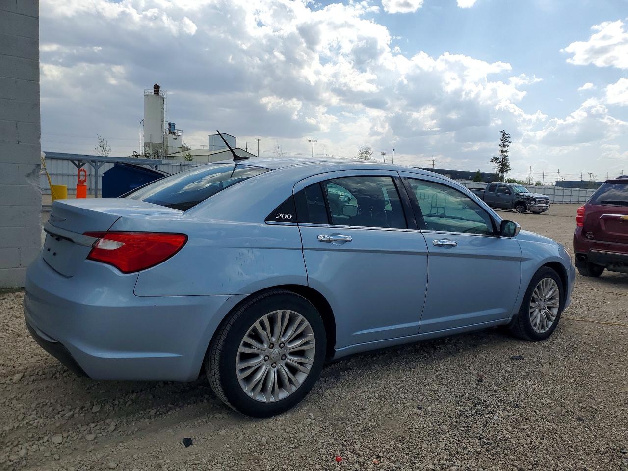 2013 Chrysler 200 VIN 1C3CCBCG5DN598110 photo 3