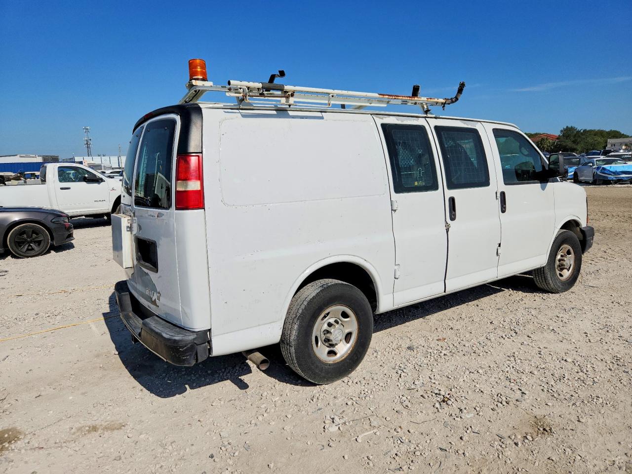 2008 CHEV Express VIN 1GCHG35K381163080 photo 3