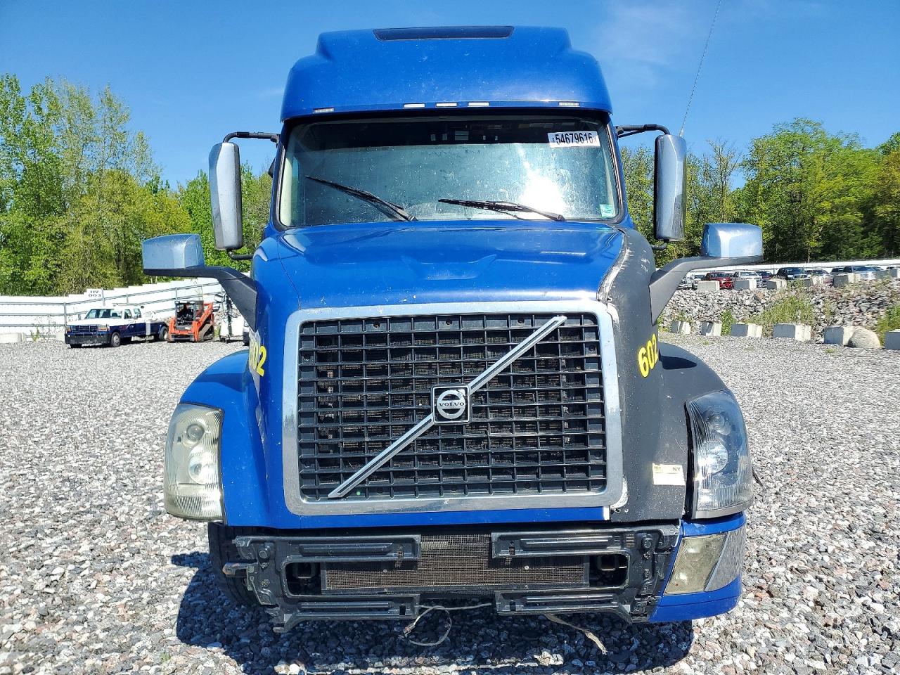 2016 Volvo Vn VIN 4V4NC9TH3GN938613 photo 9