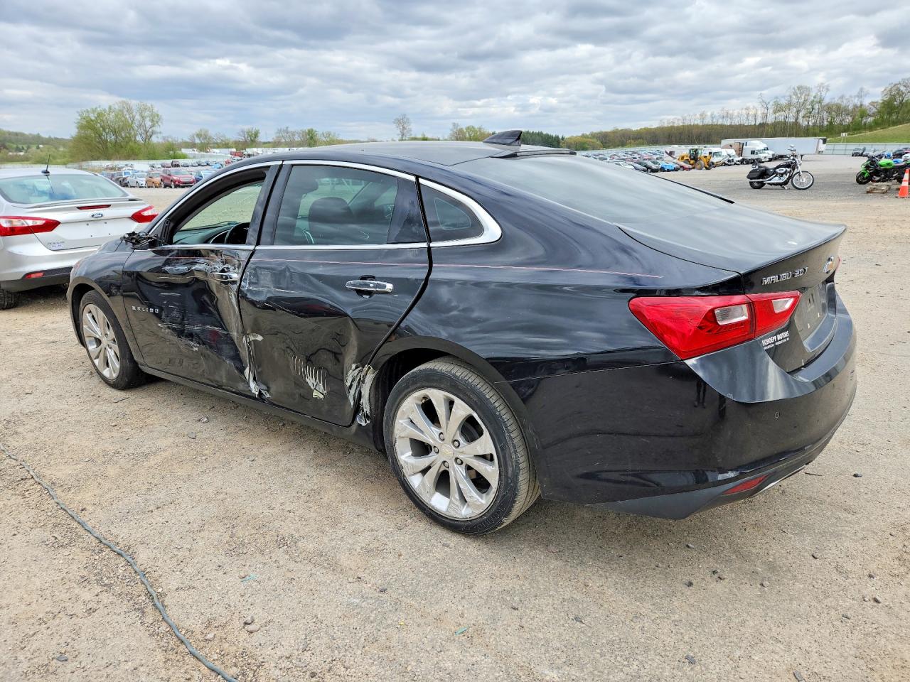 2017 Chev Malibu VIN 1G1ZH5SX7HF127871 photo 2