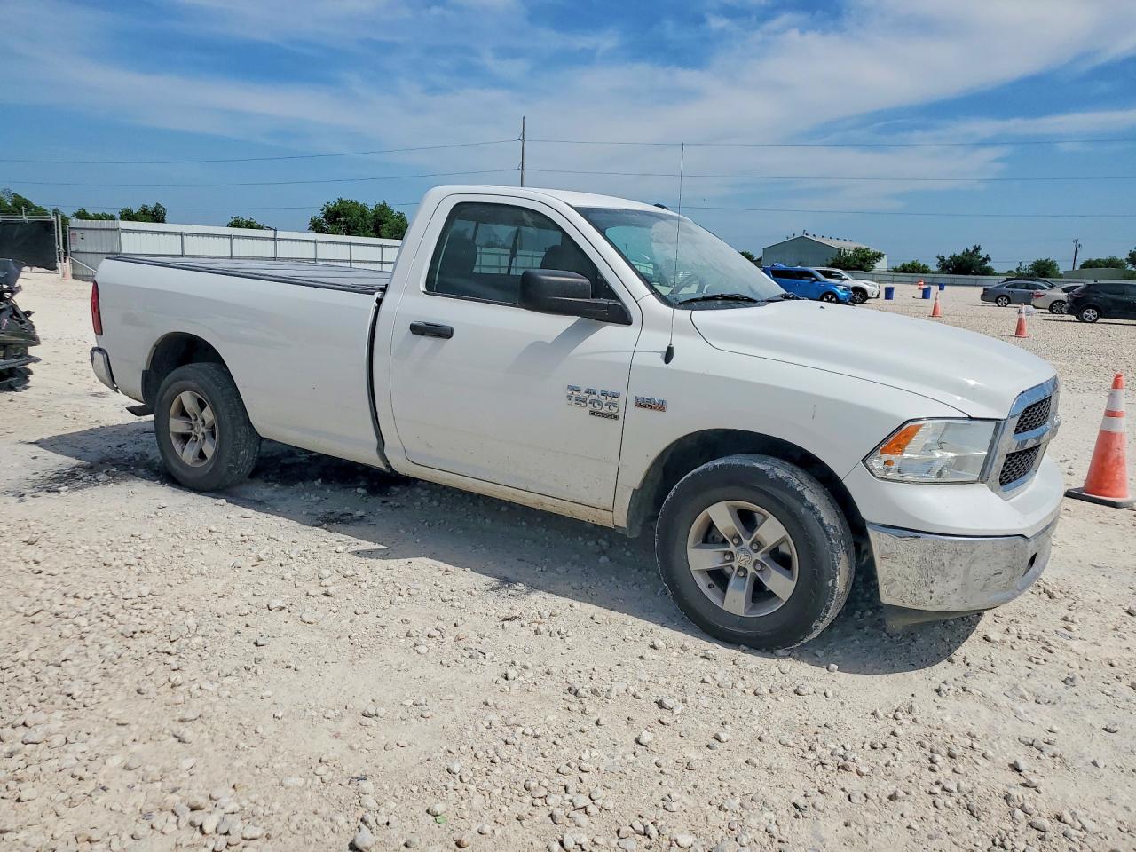 2019 Ram 1500 VIN 3C6JR6DT7KG674556 photo 4