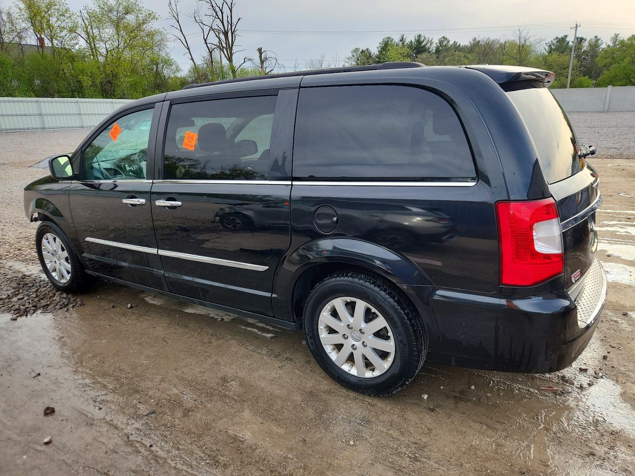 2015 Chrysler Minivan VIN 2C4RC1BG0FR609733 photo 2