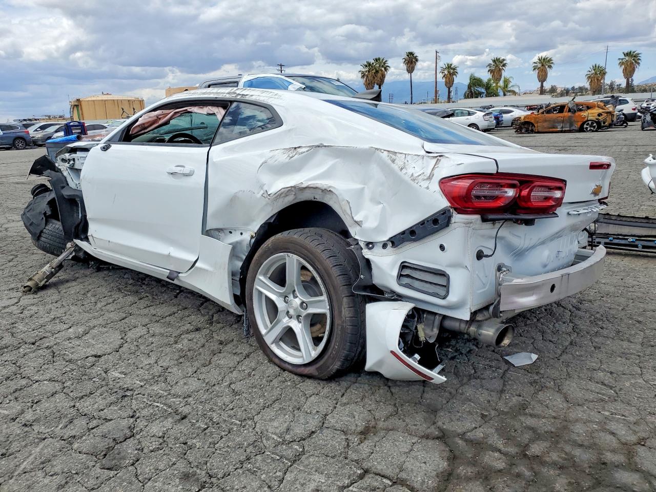 2023 Chevrolet Camaro VIN 1G1FB1RS1P0140608 photo 2