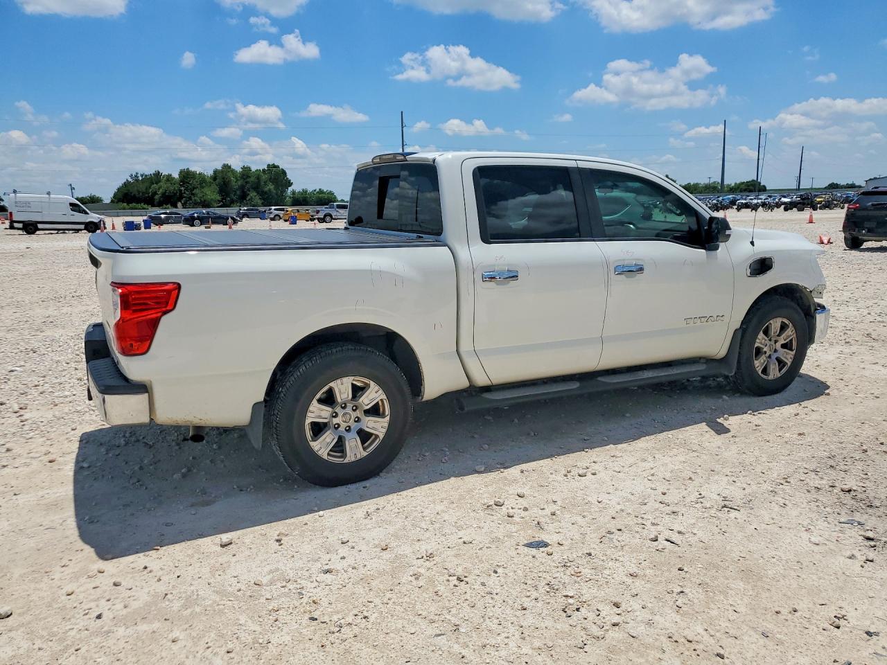 2017 Nissan TITAN VIN 1N6AA1EK3HN533165 photo 3