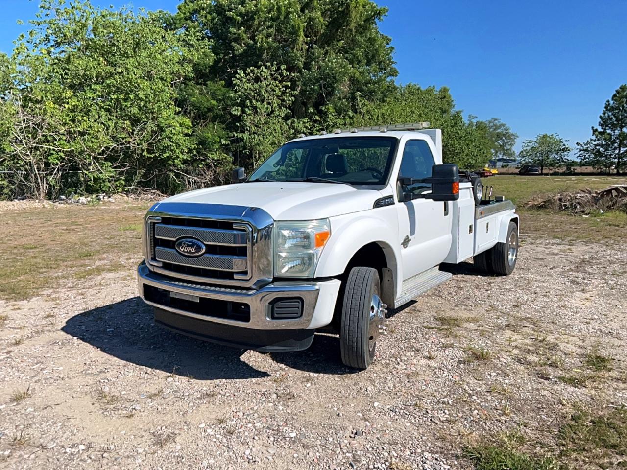 2011 Ford F550 VIN 1FDUF5GT9BEA80204 photo 2