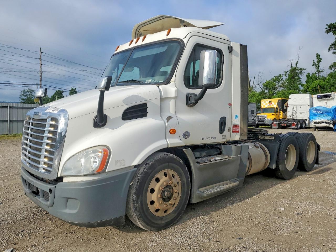 2019 FREIGHTLINER All other VIN 3AKJGBDV9KDJW2049 photo 2