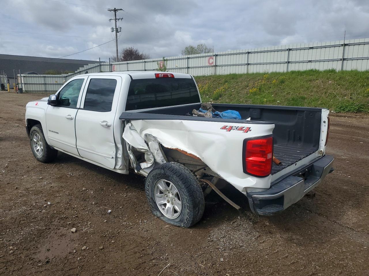 2018 Chevrolet All models VIN 1GCUKREC5JF248083 photo 2