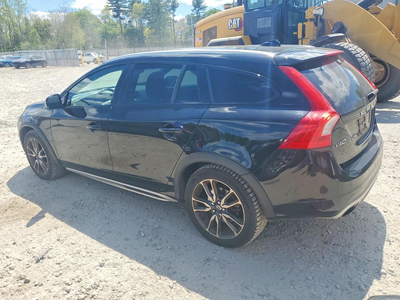 2016 Volvo V60 VIN YV4612HK8G1003612 photo 2