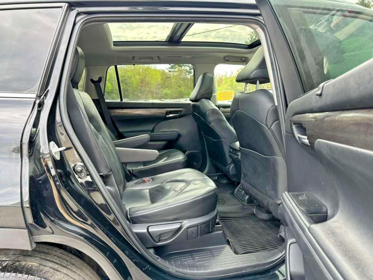 2023 Toyota Highlander VIN 5TDKDRBH8PS035011 photo 9