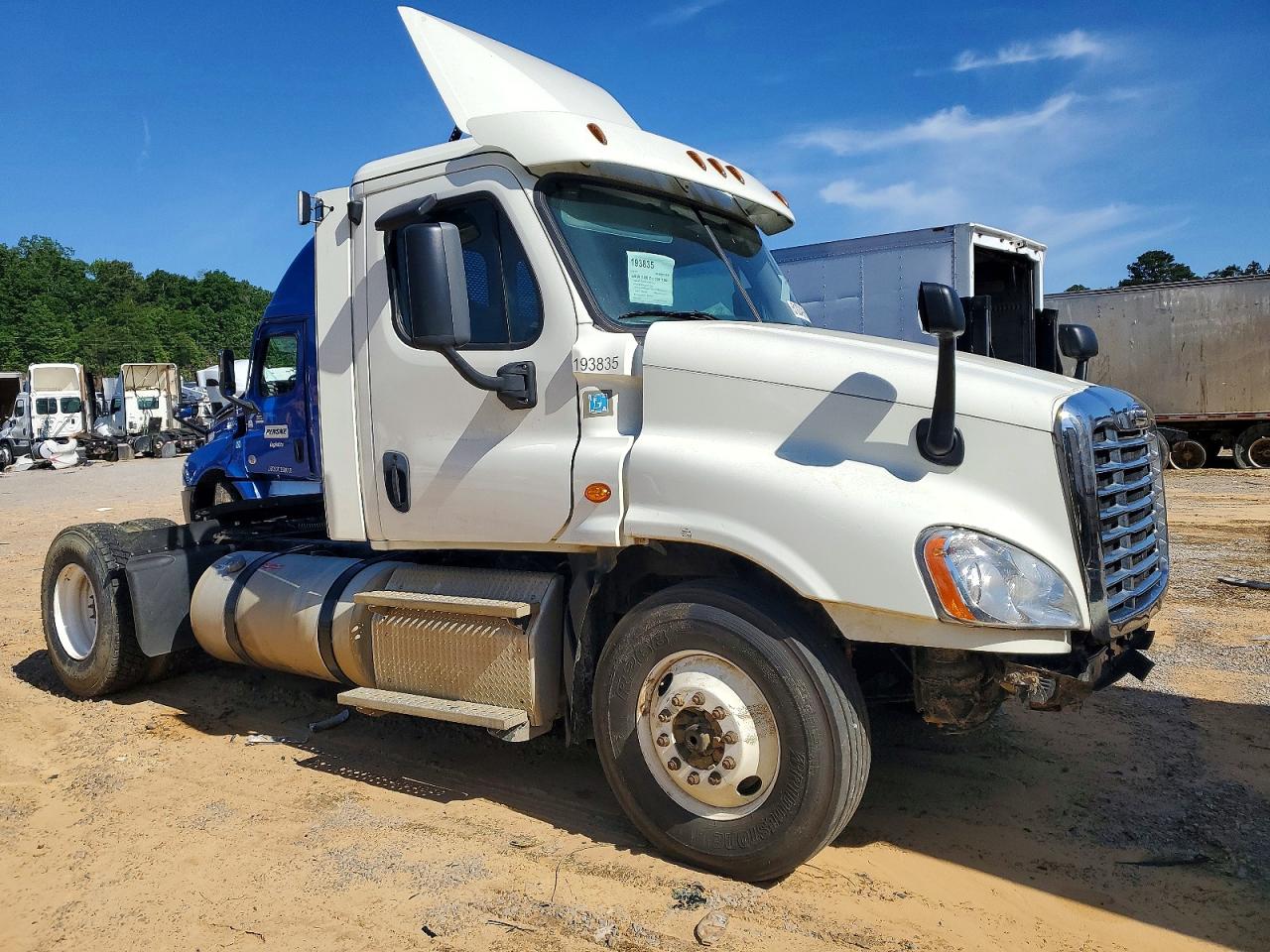 2018 FREIGHTLINER All other VIN 3AKBGDDV5JSJX3835 photo 1