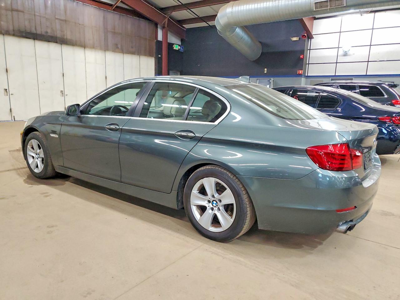 2013 BMW 5 series VIN WBAXH5C56DDW13831 photo 2
