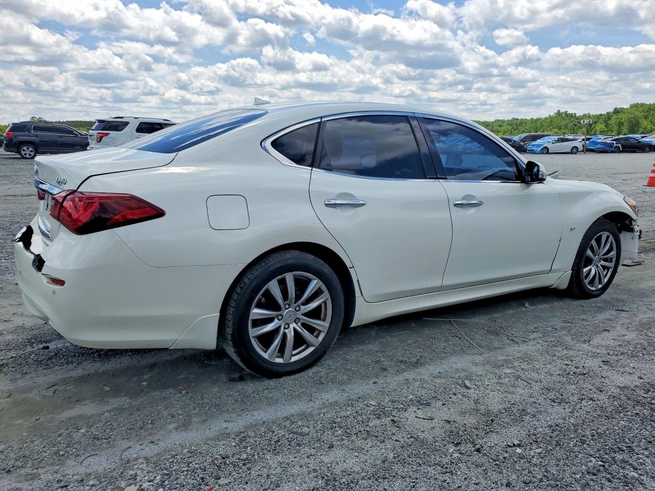 2018 Infiniti Q70 VIN JN1BY1AP9JM180160 photo 3