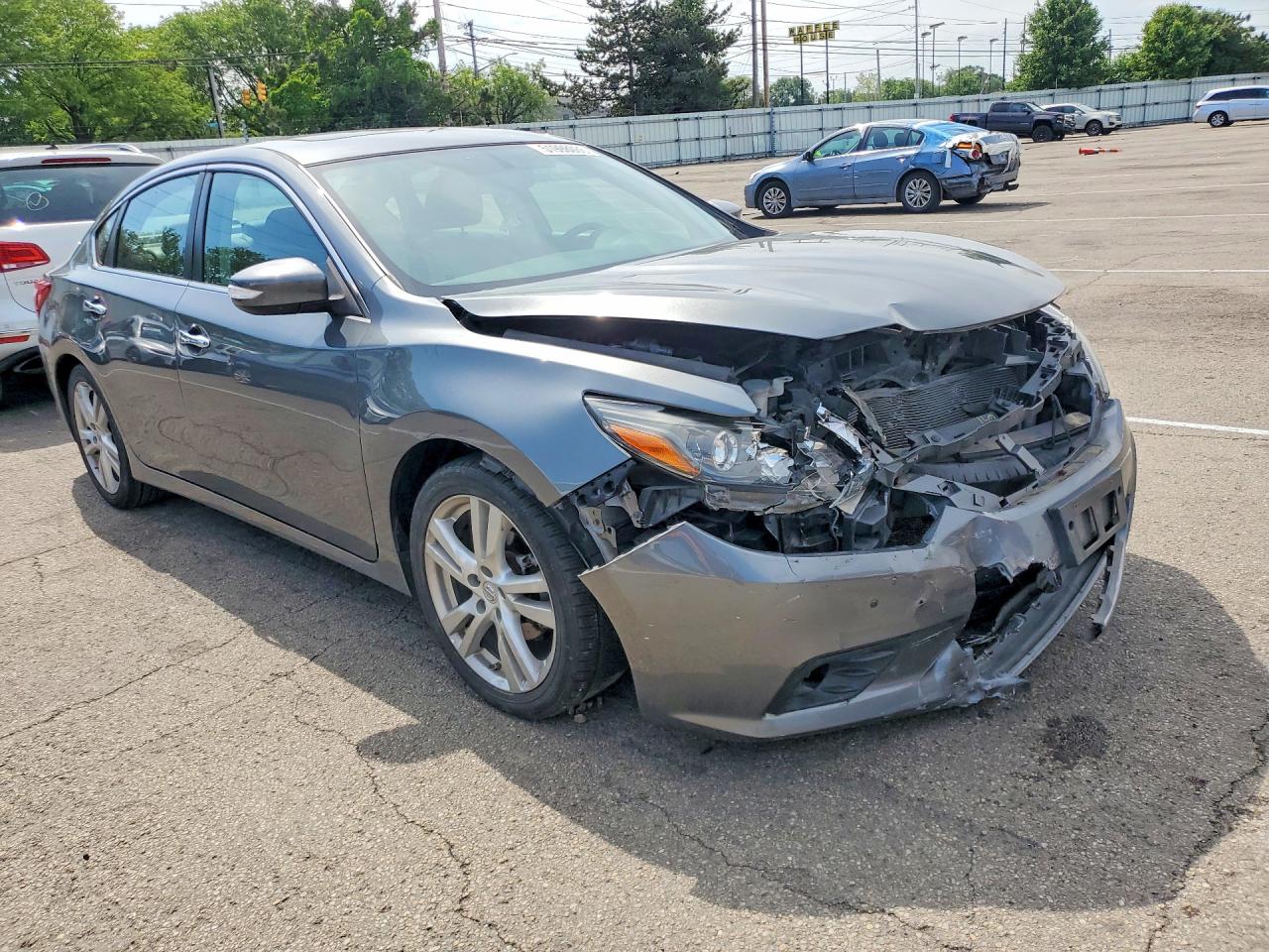 2017 Nissan Altima VIN 1N4BL3AP3HC181690 photo 4