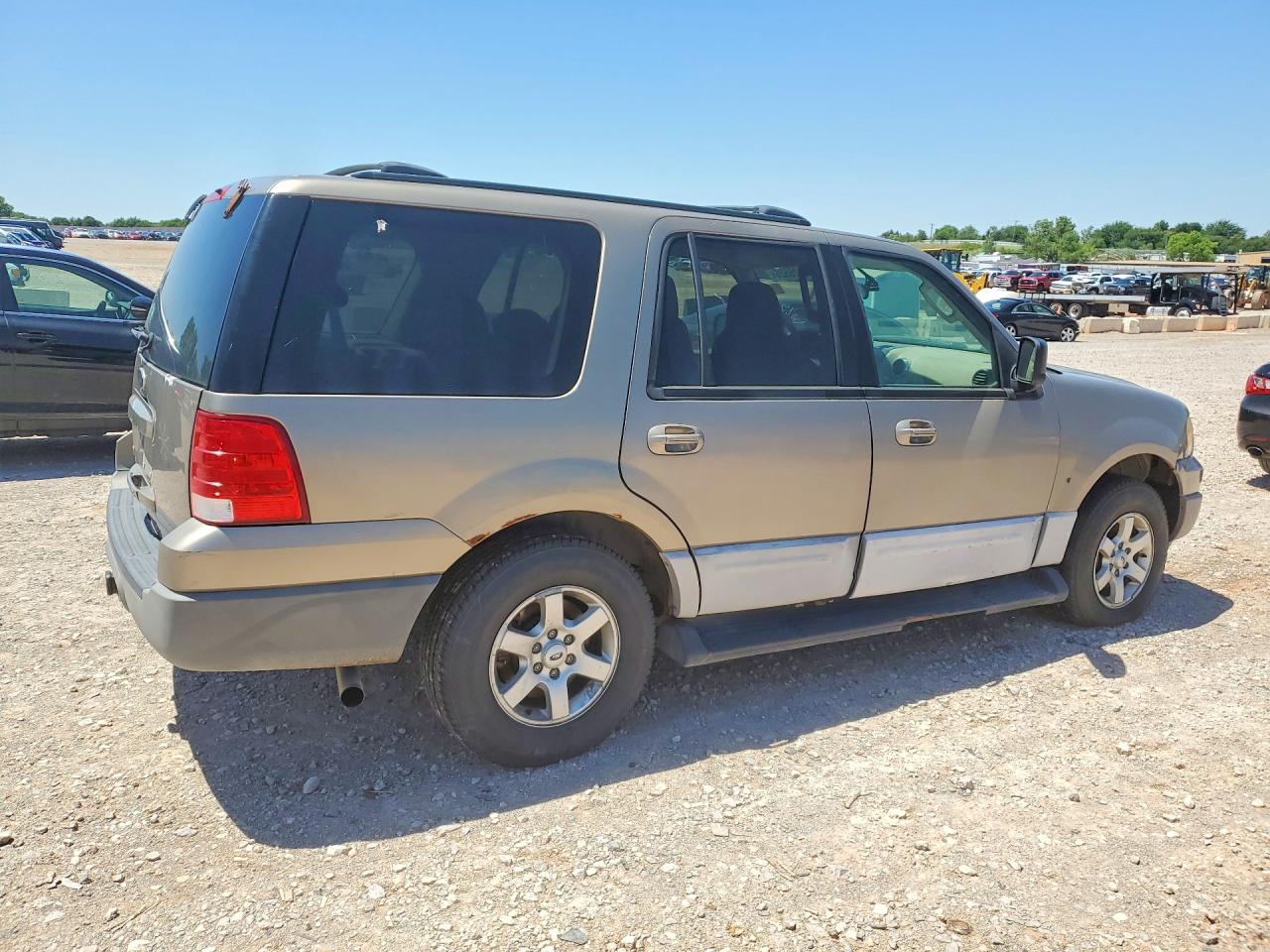 2003 Ford Expedition VIN 1FMPU16L83LC09477 photo 3