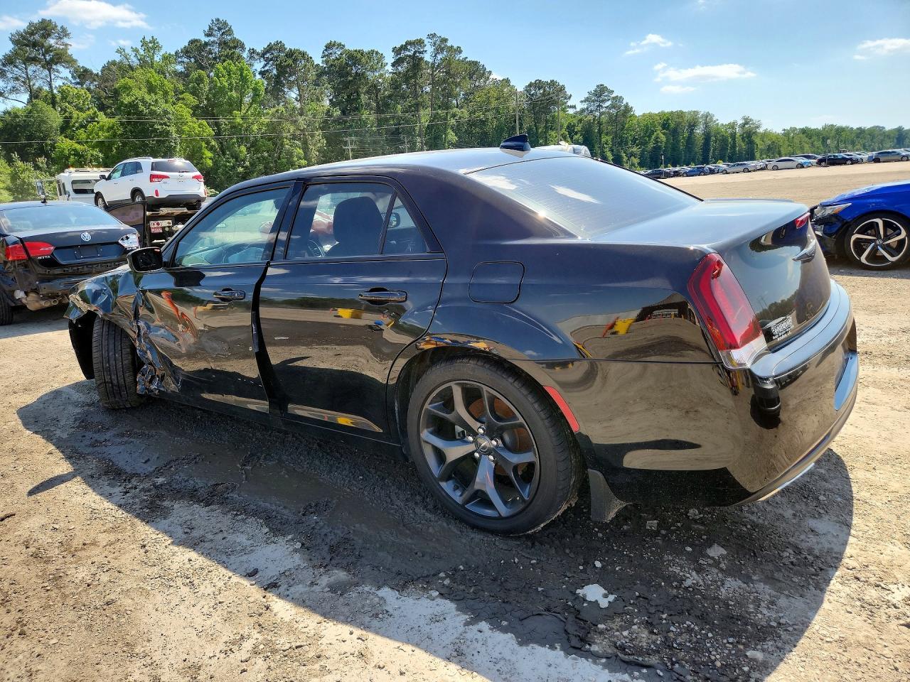 2021 Chrysler 300 VIN 2C3CCAAG9MH580196 photo 2