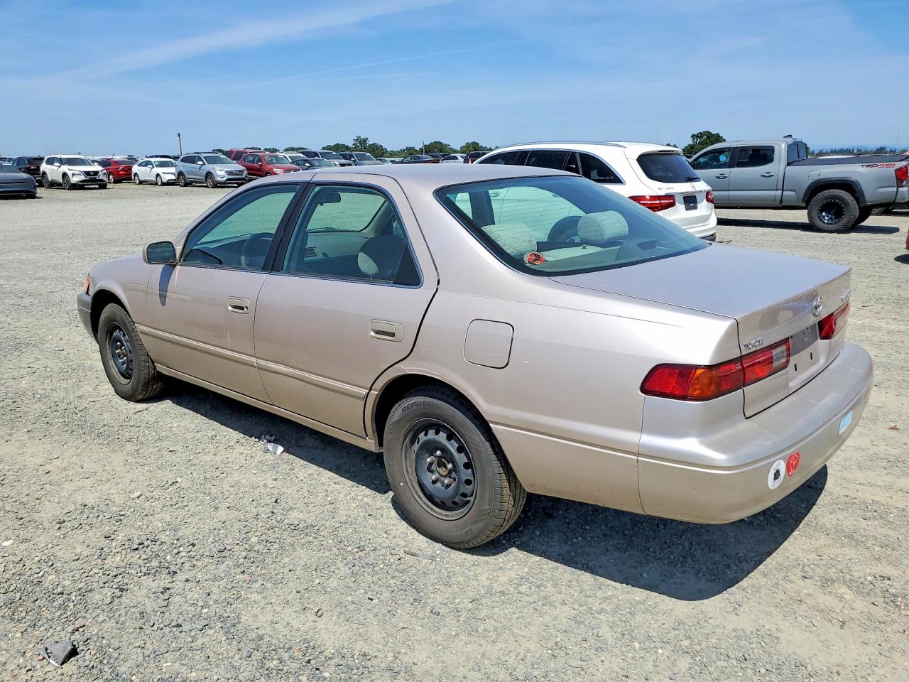 1997 Toyota Camry VIN 4T1BG22K3VU792672 photo 2