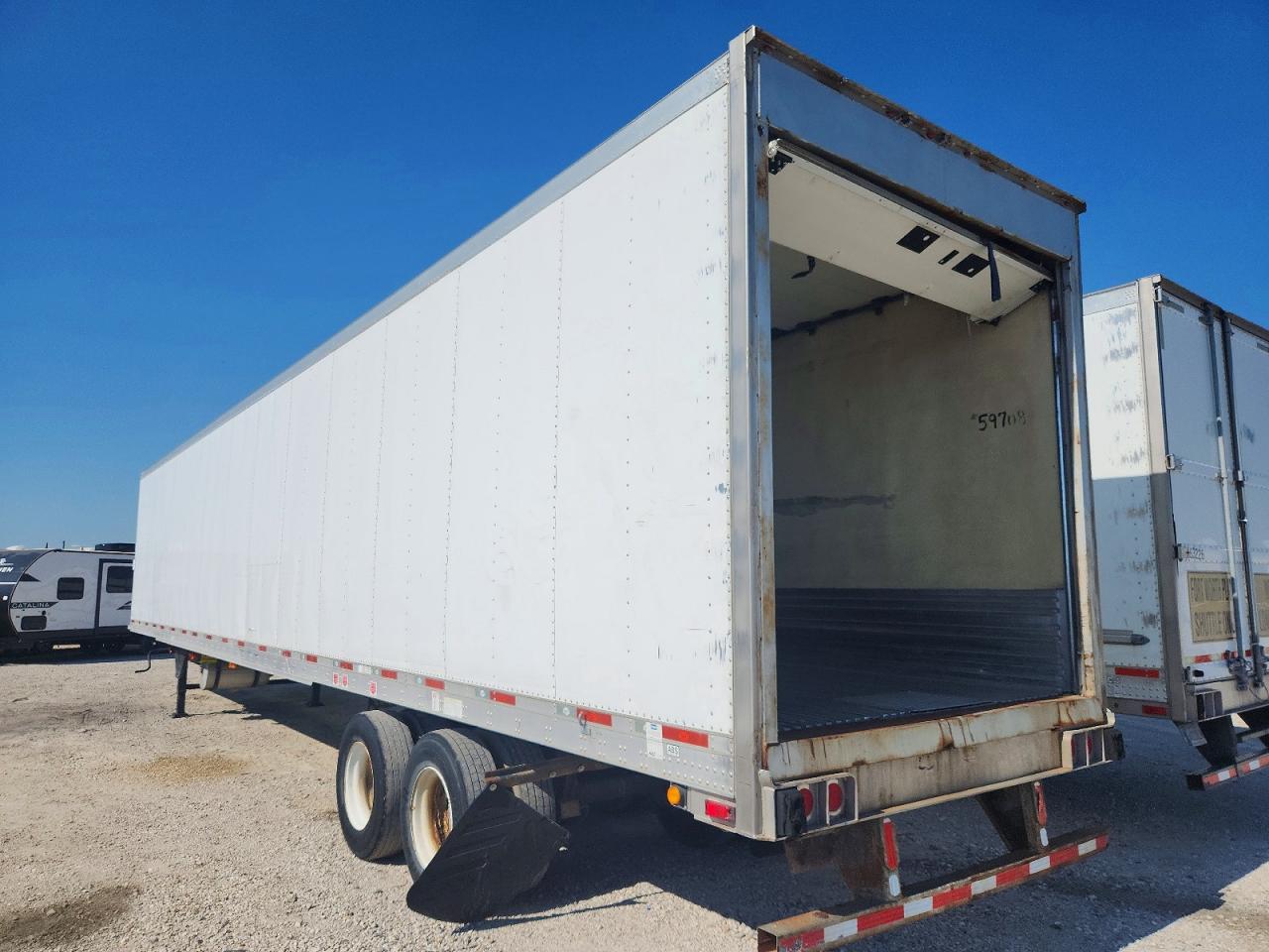 2010 UTILITY All models VIN 1UYVS253XAM935441 photo 3