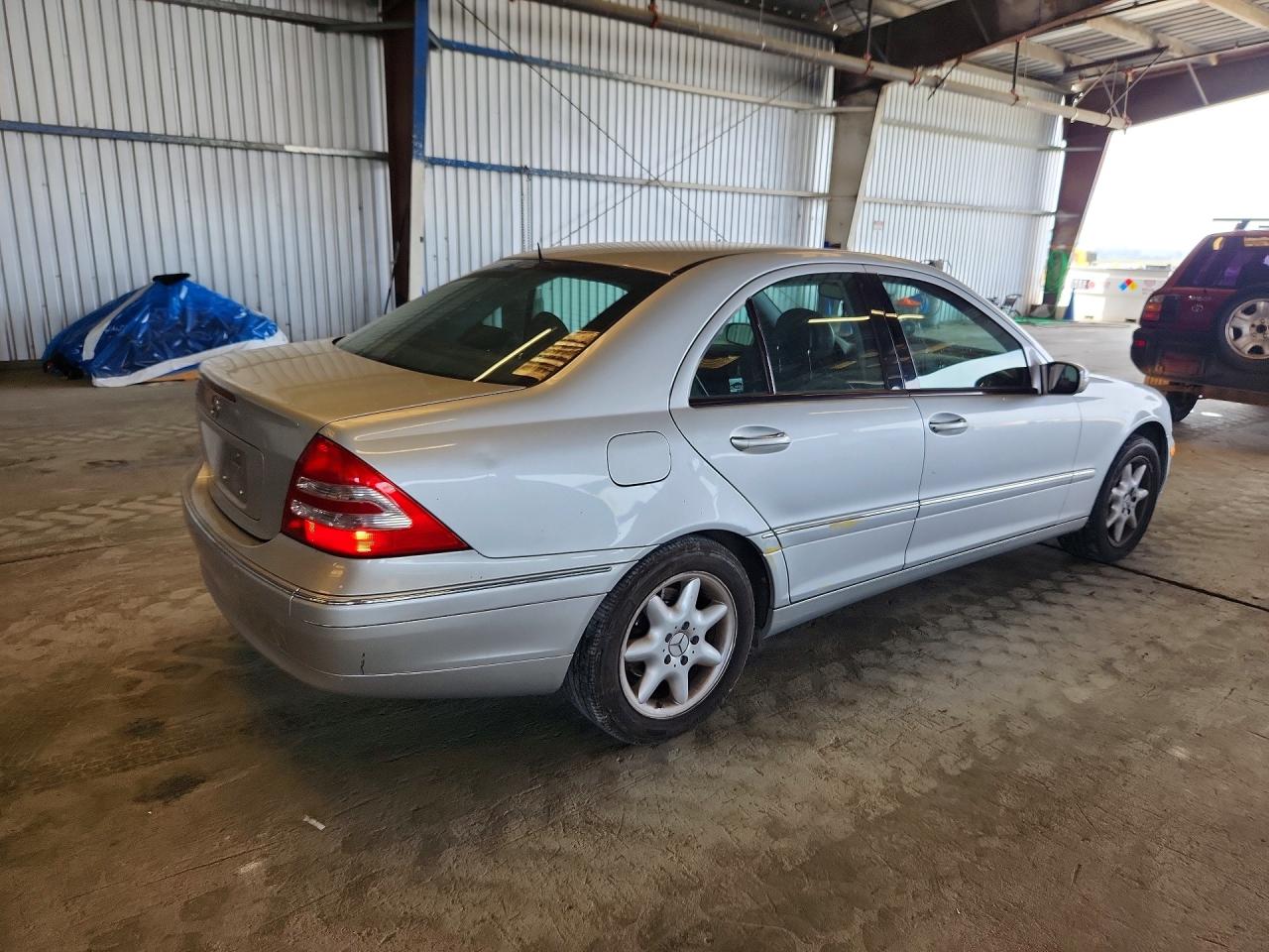 2002 Mercedes-Benz C class VIN WDBRF61J82F252531 photo 3