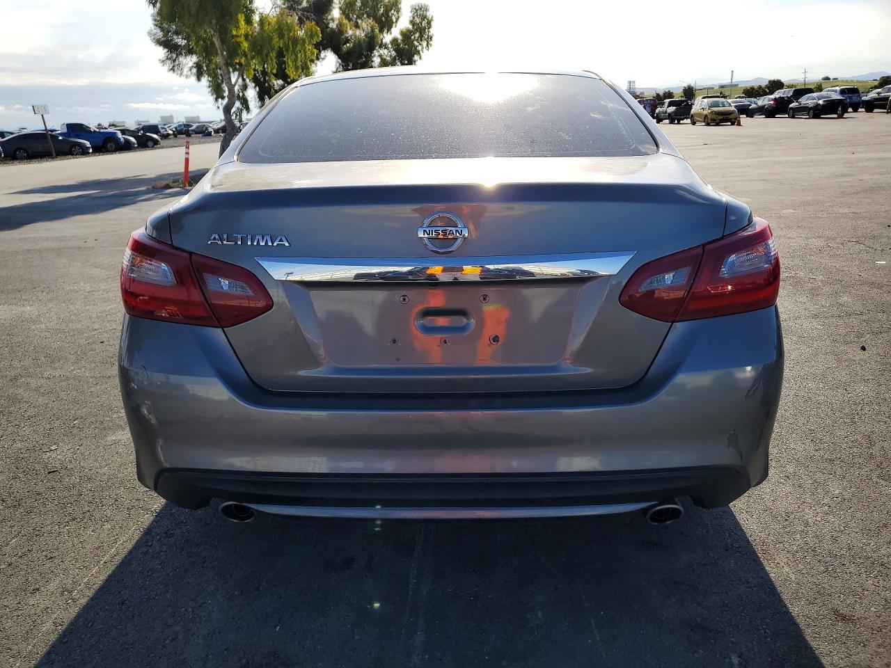 2018 Nissan Altima VIN 1N4AL3AP5JC275961 photo 6