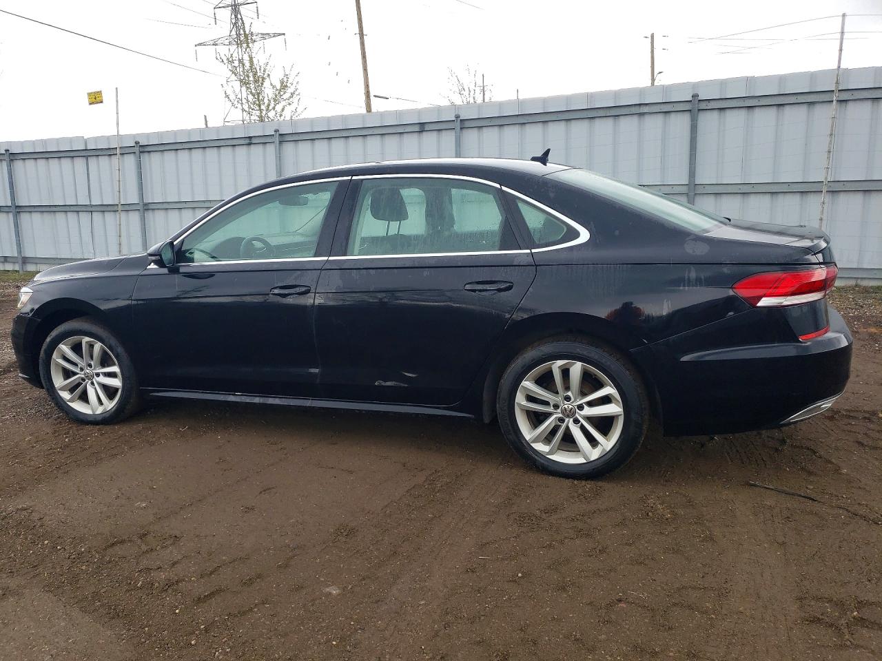 2021 Volkswagen Passat VIN 1VWBA7A3XMC002900 photo 2