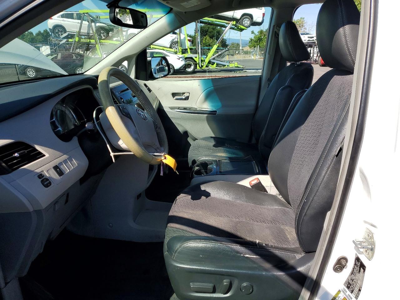 2013 Toyota Sienna VIN 5TDXK3DC8DS398348 photo 7