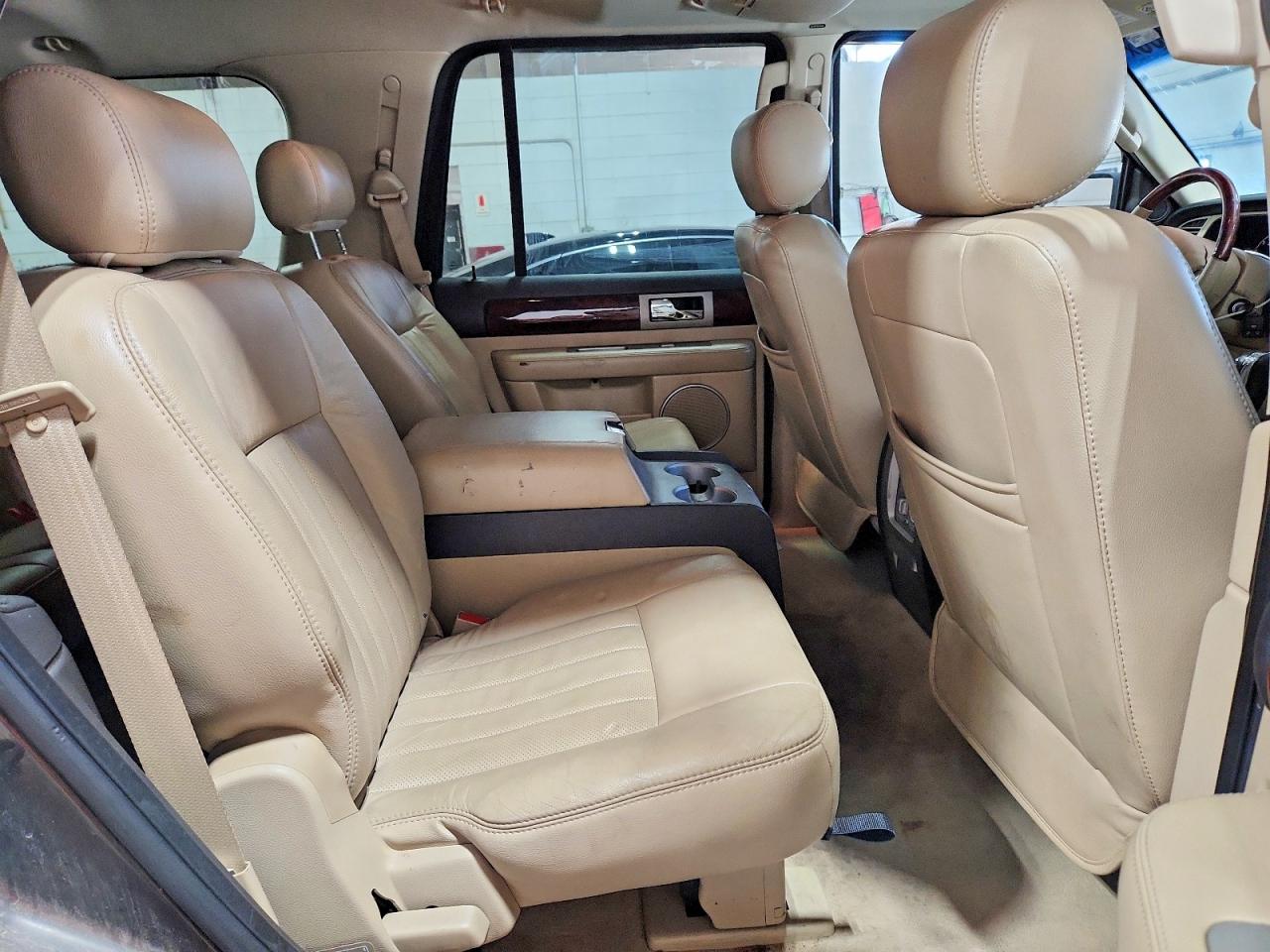 2005 LINCOLN Navigator VIN 5LMFU28545LJ10851 photo 11