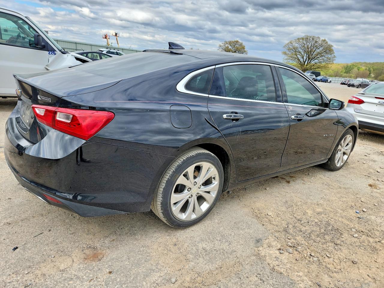 2017 Chev Malibu VIN 1G1ZH5SX7HF127871 photo 3