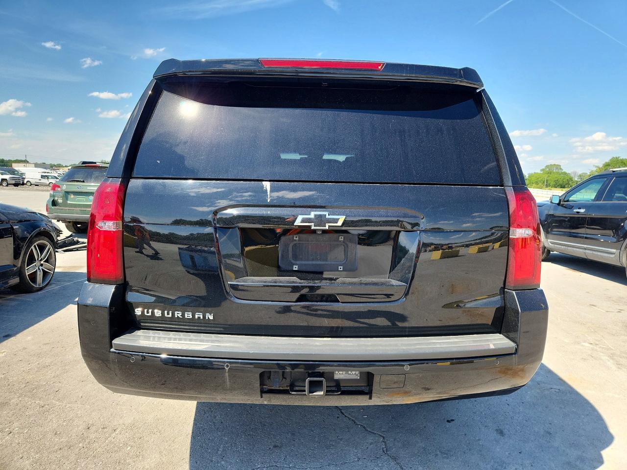2020 Chev Suburban VIN 1GNSCHKC1LR301602 photo 6