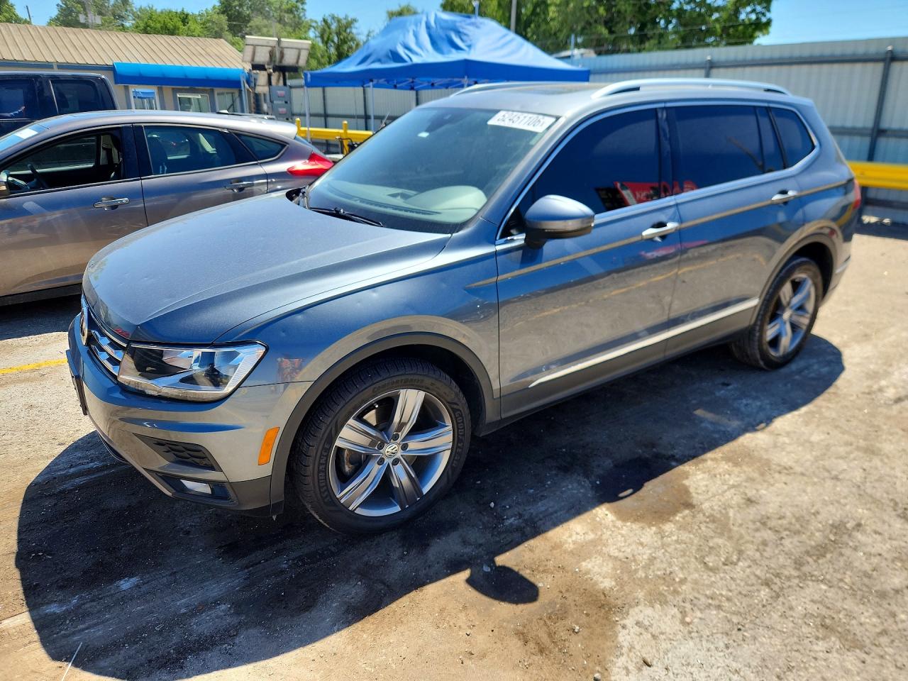 2020 Volkswagen Tiguan VIN 3VV3B7AX4LM147226 photo 1