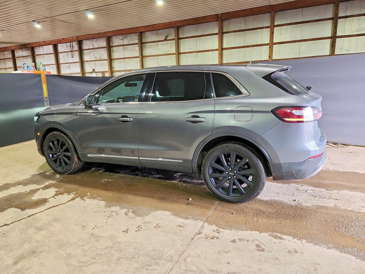 2021 Lincoln Nautilus VIN 2LMPJ8K91MBL13682 photo 2