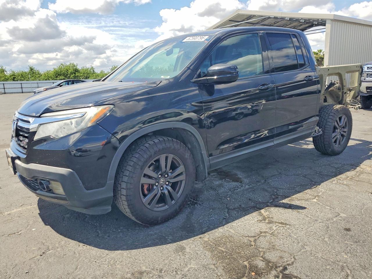 2018 Honda Ridgeline VIN 5FPYK2F1XJB000977 photo 1