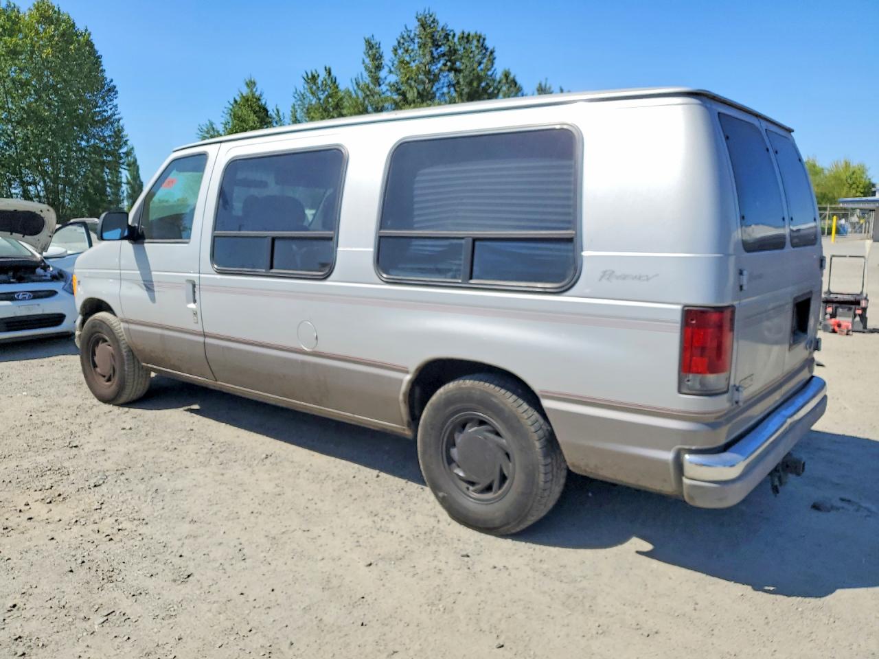 2002 Ford Econoline VIN 1FDRE14W22HB71085 photo 2