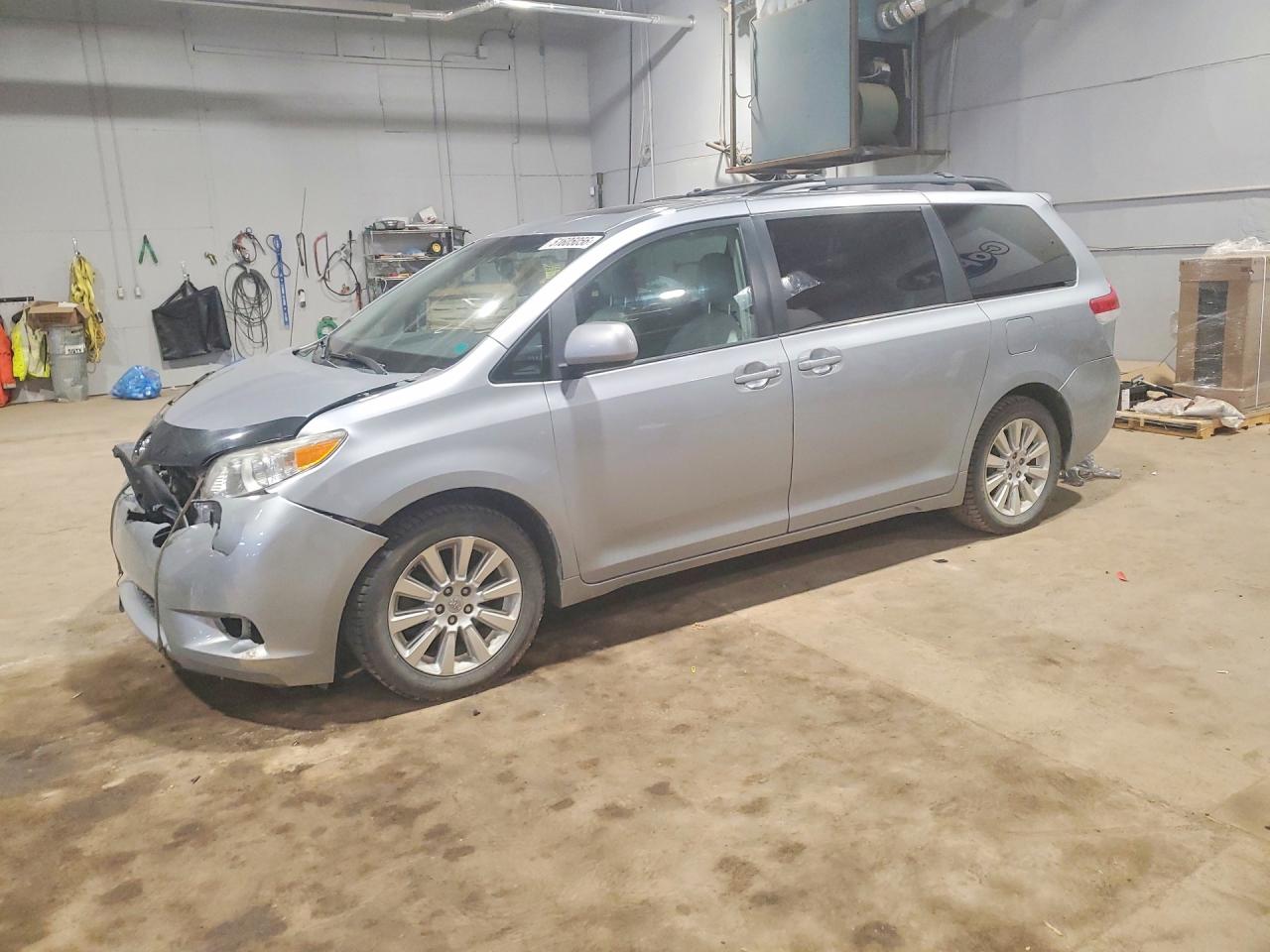 2014 Toyota Sienna VIN 5TDDK3DC8ES093341 photo 1