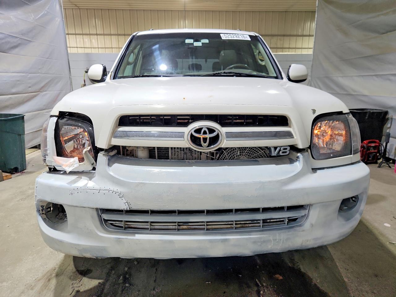2005 Toyota Sequoia VIN 5TDBT44A55S256973 photo 5