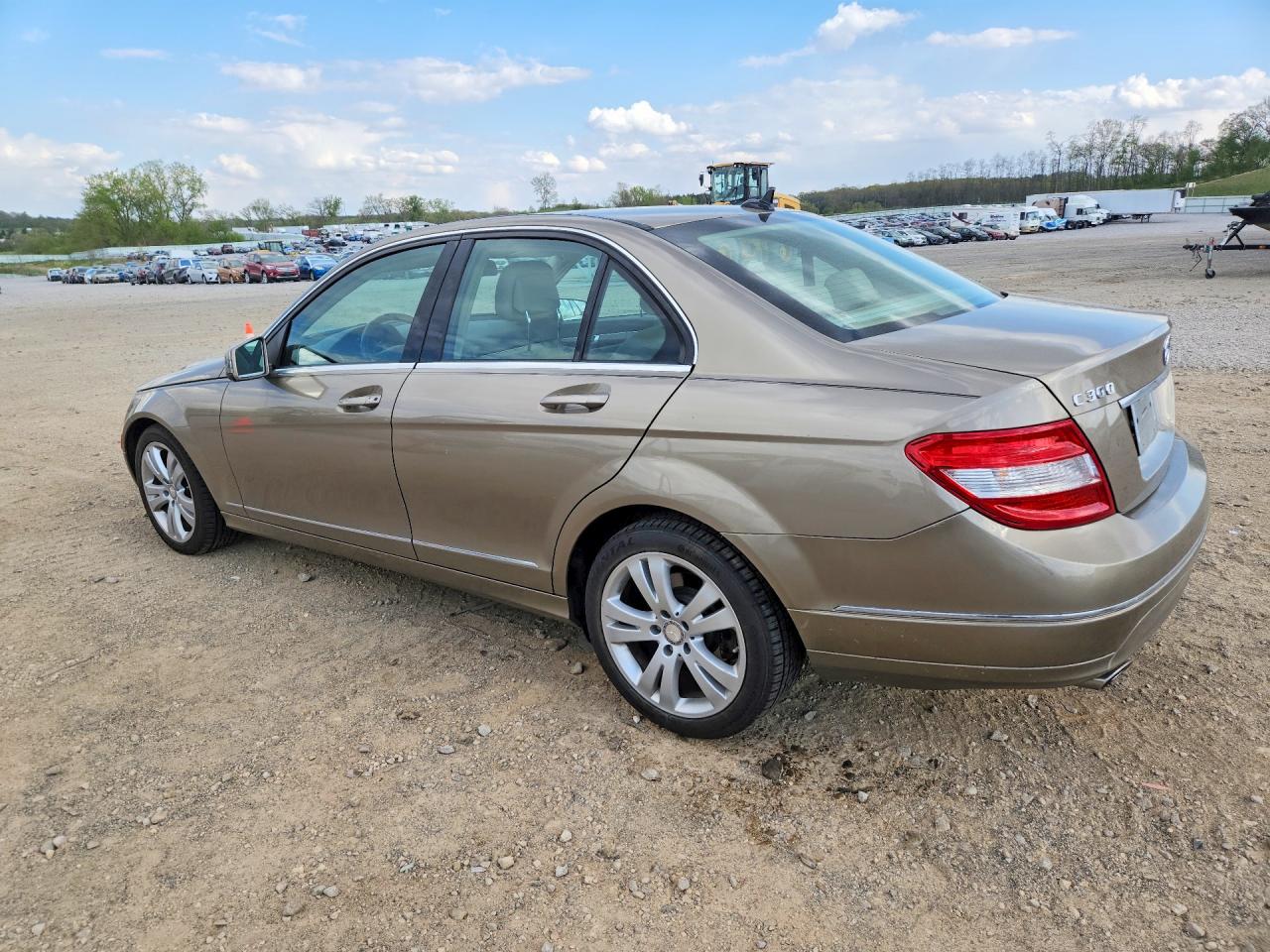 2010 Mercedes-Benz C class VIN WDDGF8BB2AR090071 photo 2