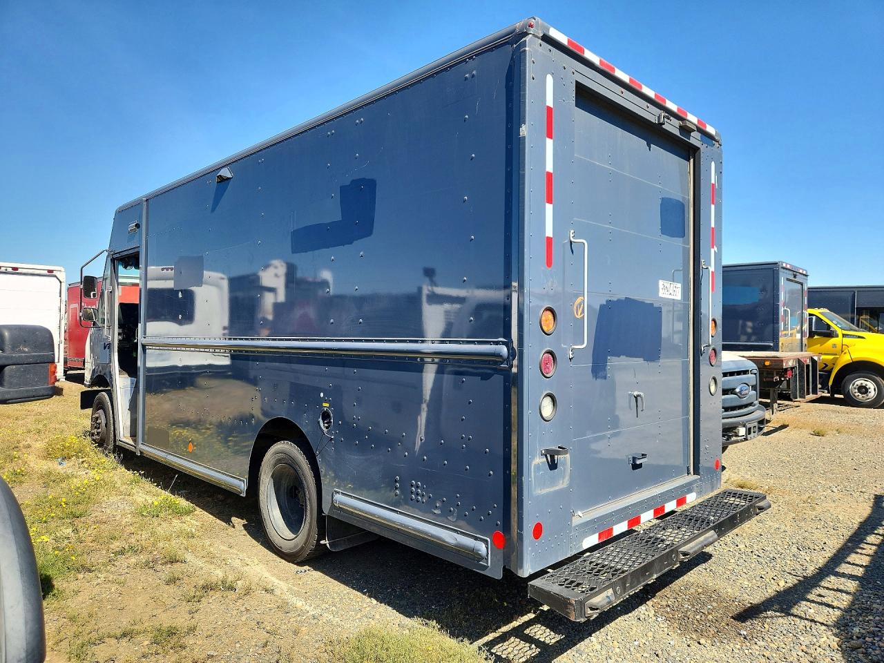 2021 FREIGHTLINER All other VIN 4UZAC2EA5MCMN0168 photo 2