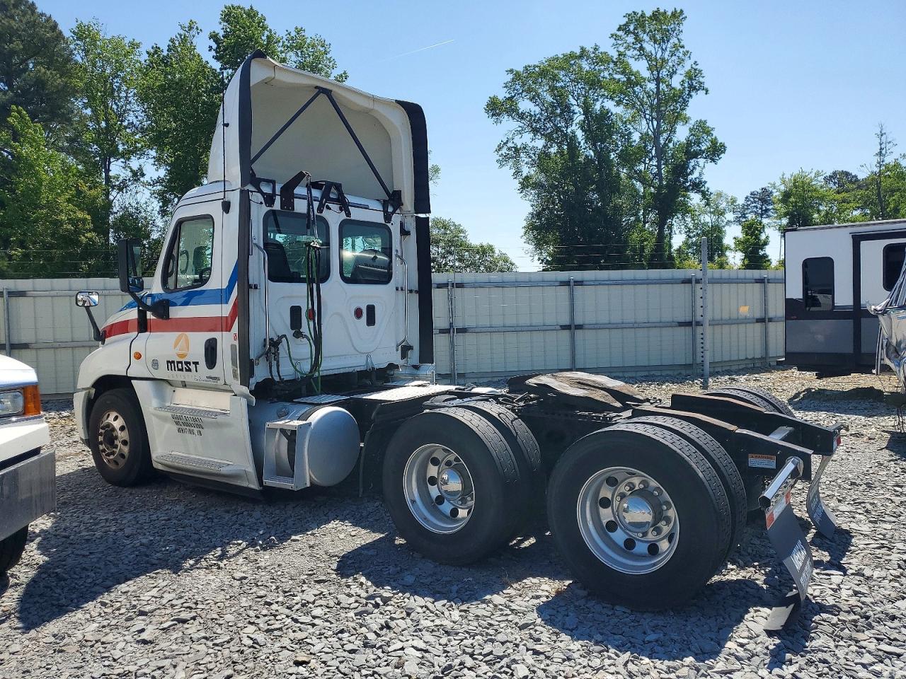 2017 FREIGHTLINER All other VIN 1FUJGEDR6HLHP3261 photo 3