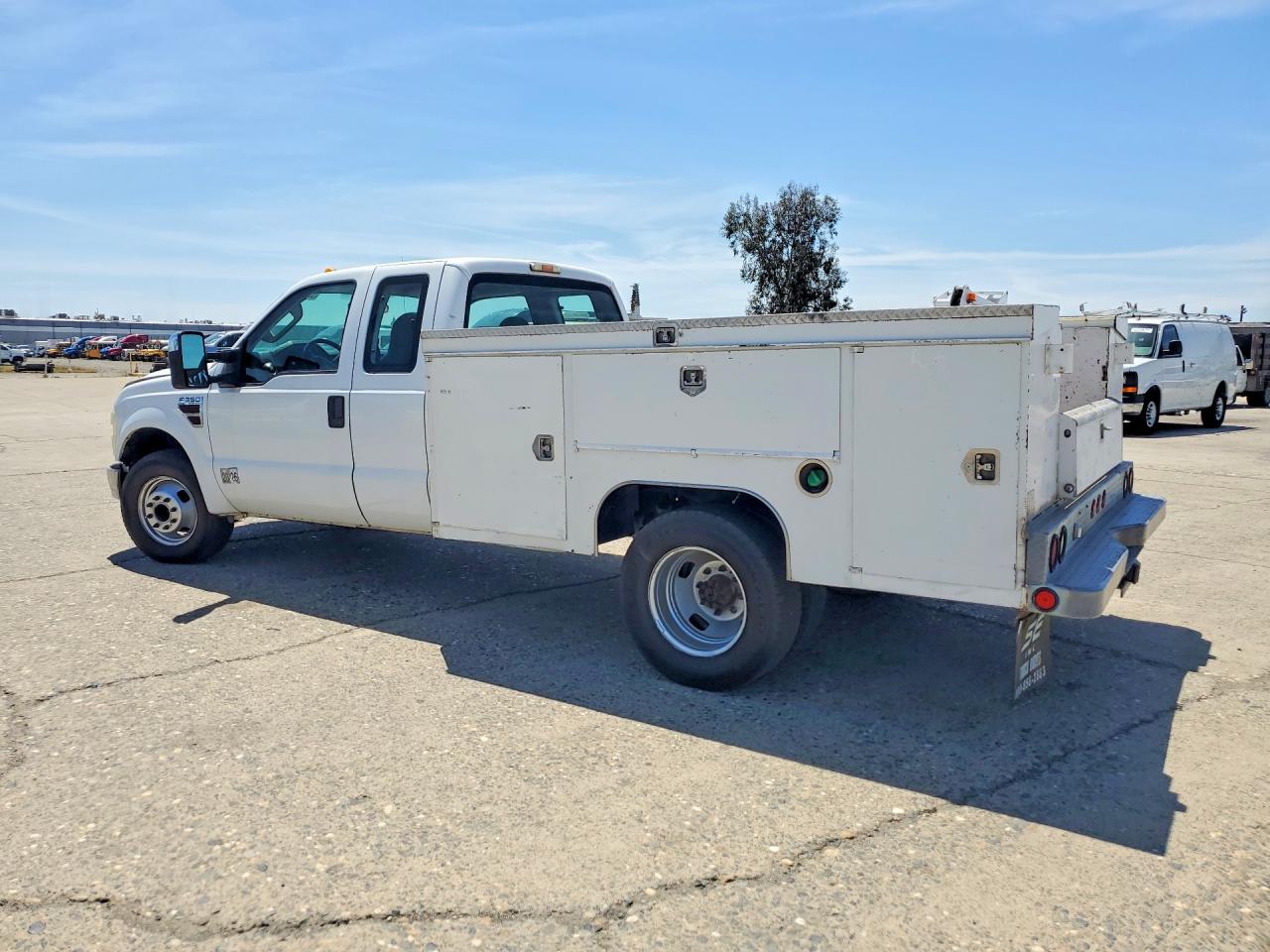 2009 FORD F350 VIN 1FDWX36R79EA50595 photo 2