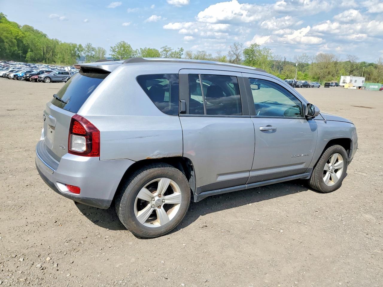 2015 JEEP Compass VIN 1C4NJDEB4FD162364 photo 3