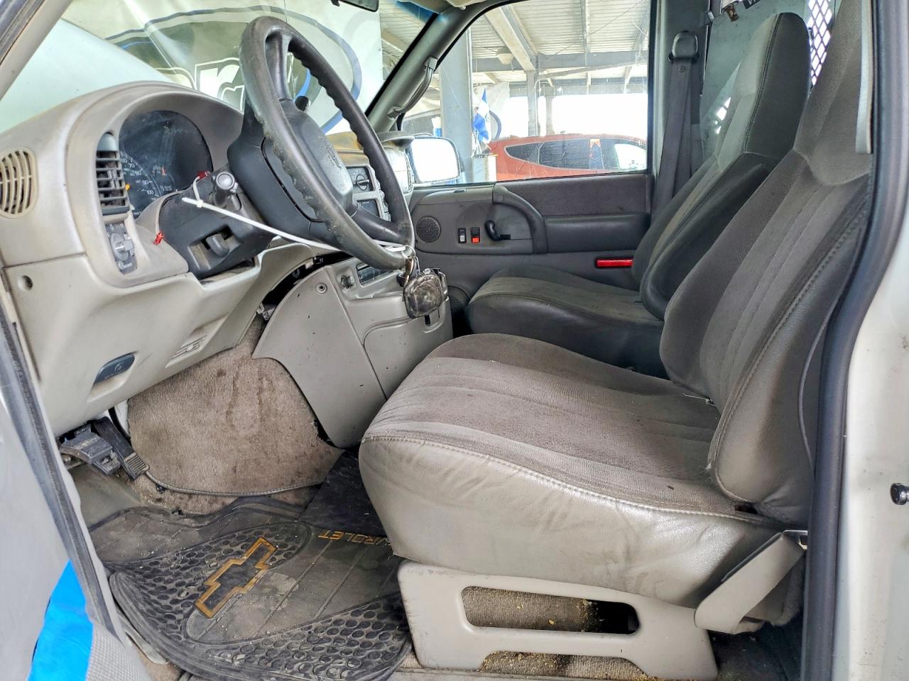 2000 CHEV Astro VIN 1GNDM19W6YB100758 photo 7